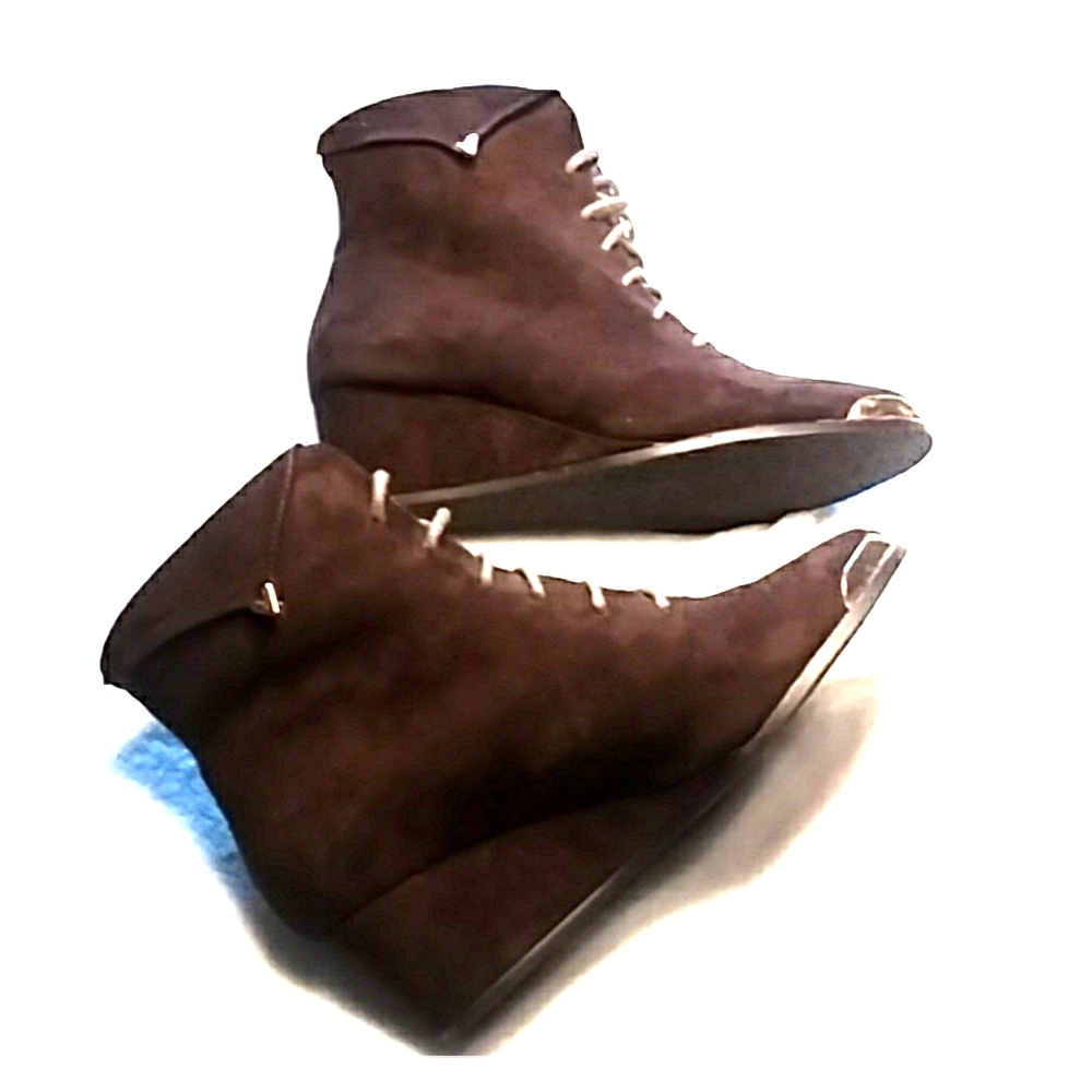 Hot in Hollywood wedge suede Booties